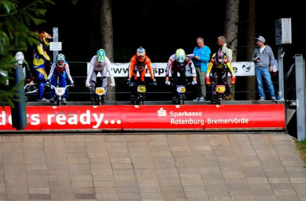 10599387_813009572055343_7470443196453148712_n