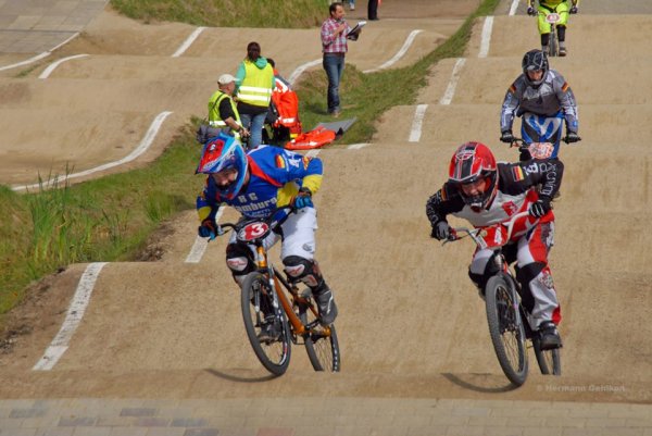 10632668_809730422383258_7140253295597946723_n