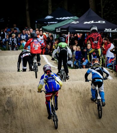 10672437_807972799225687_26683660134978865_n