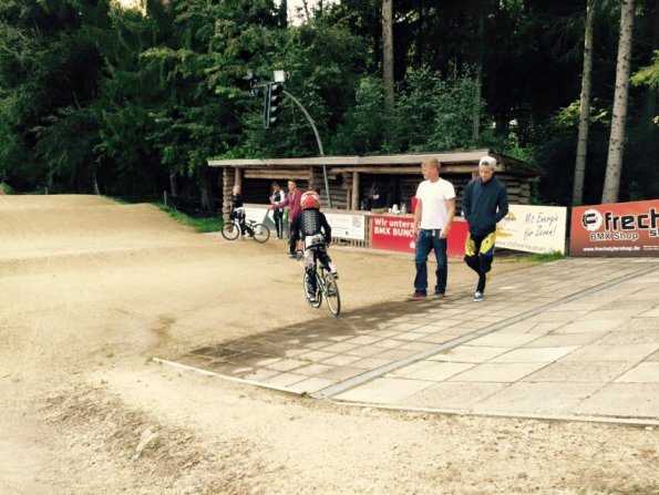 12009675_1002581279764837_6831297038080078076_n