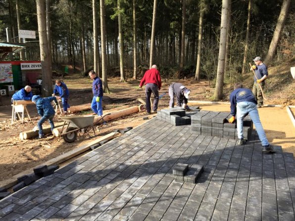 12805920_1089165264439771_7231085465193968114_n